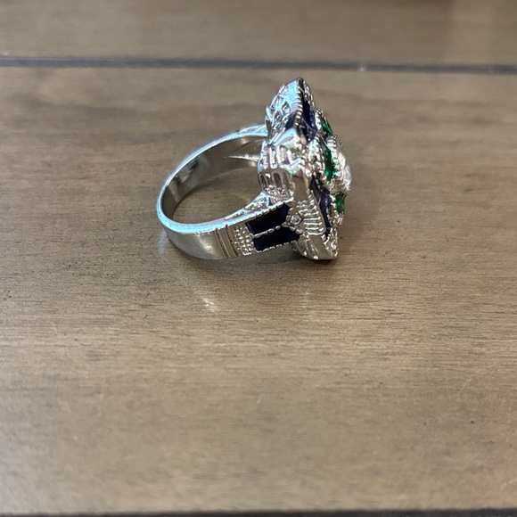 Elegant Silver and Green Statement Ring - Size 8.75 - Picture 2 of 3